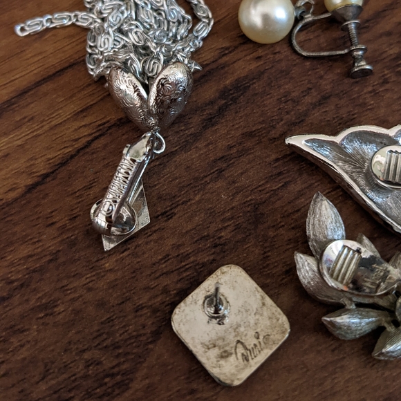 Lot of 11 signed single vintage earrings, silvertone - Picture 5 of 8